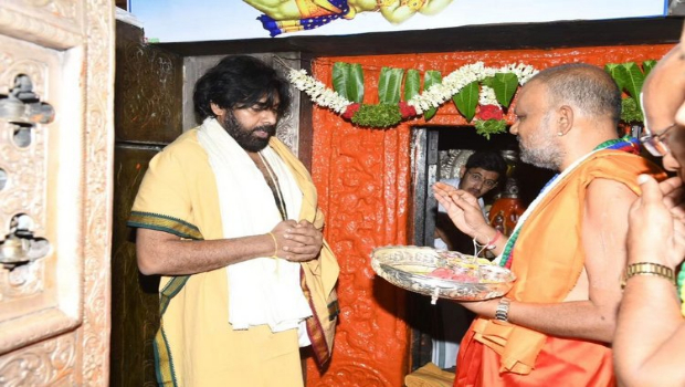 Pawan Kalyan visits Kondagattu temple