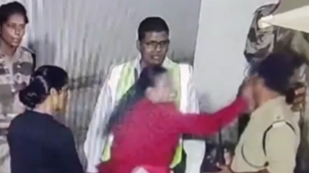 CISF officer slapped by spicejet staff