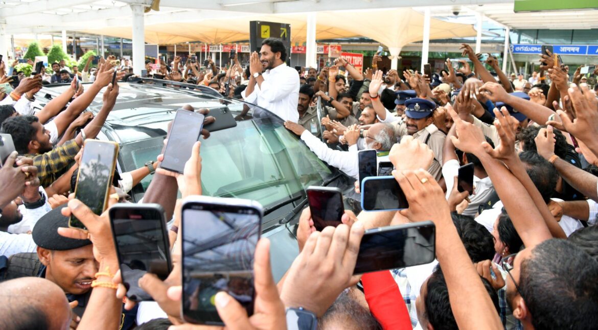 YS Jagan returs Tadepalli YS Jagan returs Tadepalli