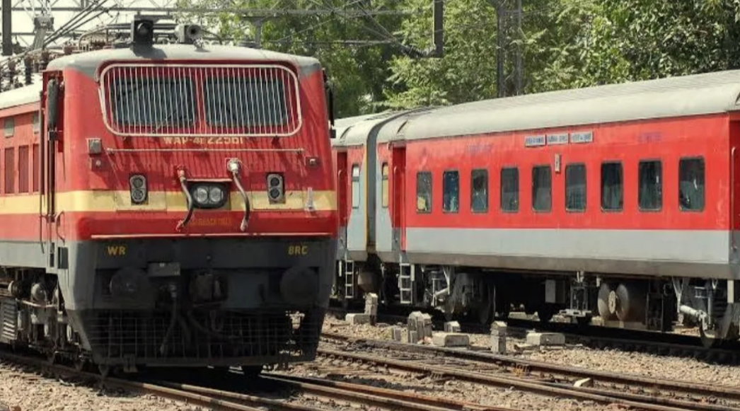 train lower berth rules